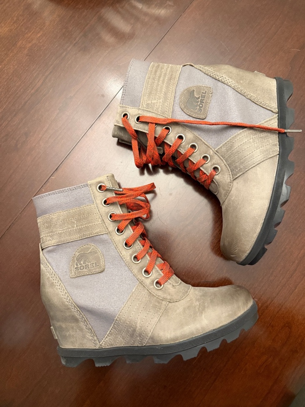 Sorel Lexie Taupe Wedge Ankle Boots 9.5